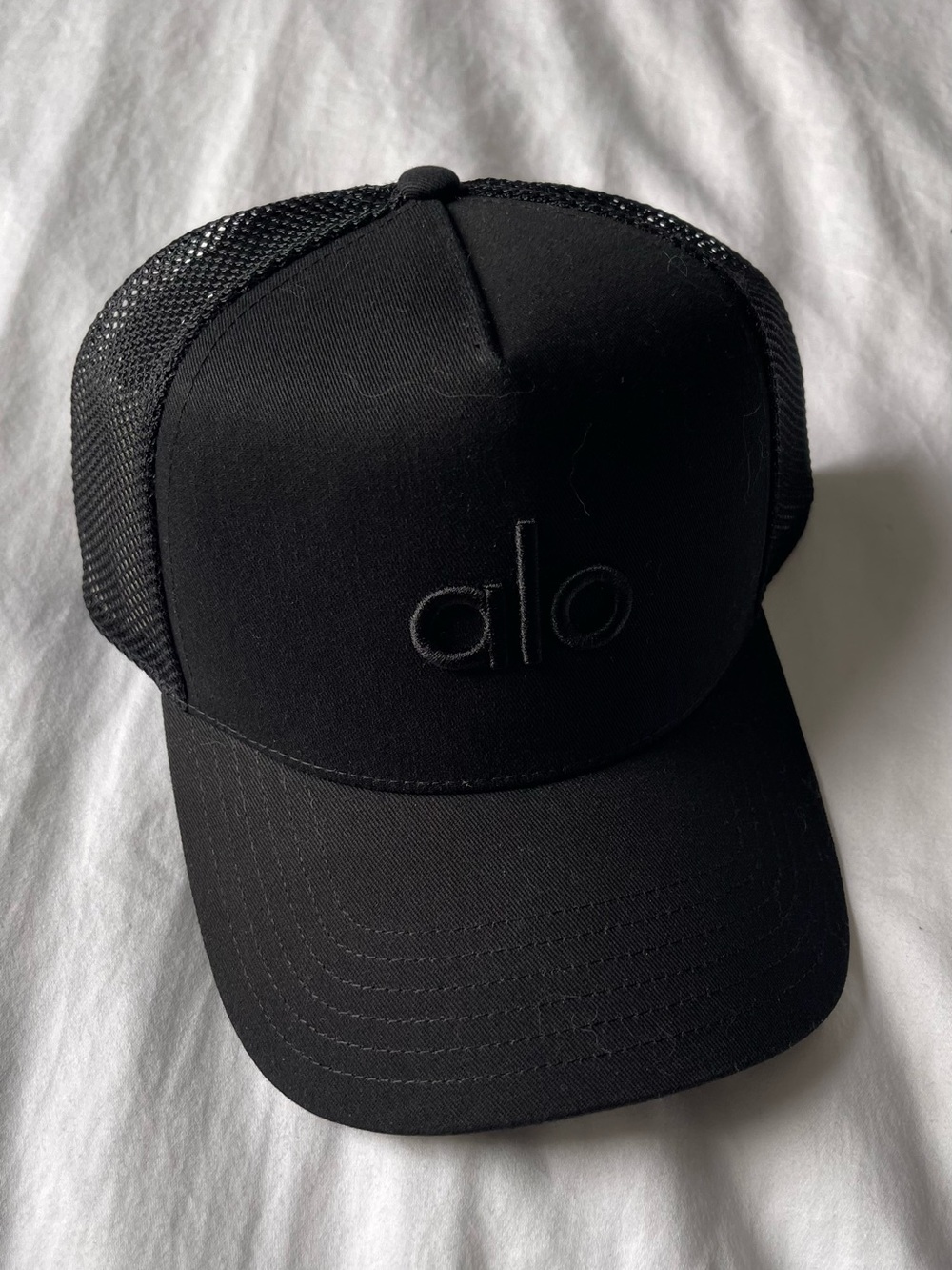 ALO Yoga Black District Trucker Hat NWT - Unisex OS Mesh Baseball Hat